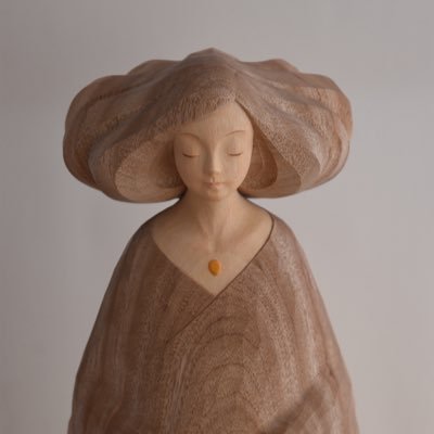 木彫刻師。 木の中から色々なものを彫り出すお仕事です。 最近は人形を彫ってます。 facebook https://t.co/fw8cto6bZo