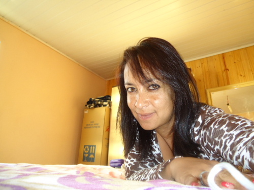 TENHO DEFEITOS E VIRTUDES APRENDO COM OS ERROS DA VIDA,VIVO TODOS DIA IGUAL SOU FELIZ POR NÃO SER A MESMA DE ONTEM!!!! SOU UMA FUTURA TEC ENFERMAGEM.