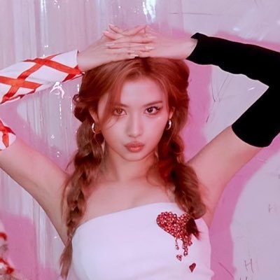 sanaxhyo's profile picture. 