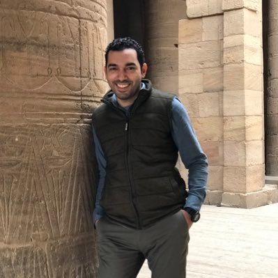 احب العلم و المعرفة و اشجع عليهم ،مهتم بتطوير التعليم و التدريب و التحول الرقمى .
