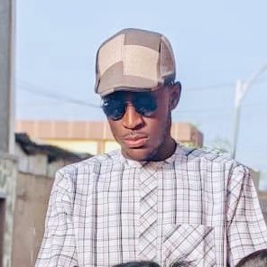 C.E.O UNIQUE___CAPS. muslim👆 Luv u momma❤️ Miss u dad😭 Horse rider🏇🏼 IG @real_sir_makama
