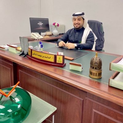 اخصائي اجتماعي ، نائب مدير مركز الارشاد الجامعي ، بجامعة الملك عبدالعزيز (حساب شخصي)
