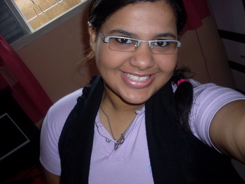 - Apenaas mais uma pessoaa vivendoo nesse mundinhoo retardadoo..(Ý)