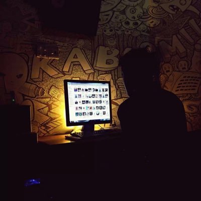 Papercut1990's profile picture. papercut