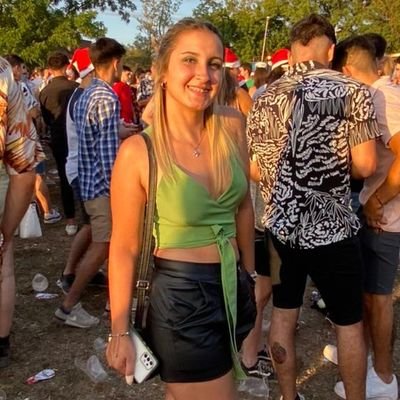 Mai_Martinez8's profile picture. Mirar para atras casi siempre paraliza los pies