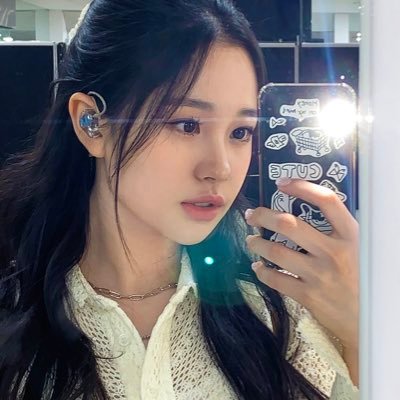 girIoftheweek's profile picture. what is this and how can i make this about weeekly?