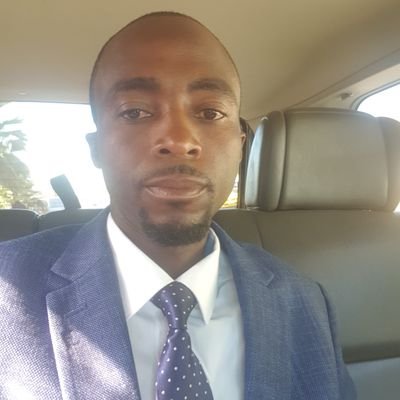 Ingénieur Civil Métallurgiste. Congolais de père et de mère résidant actuellement au Katanga.