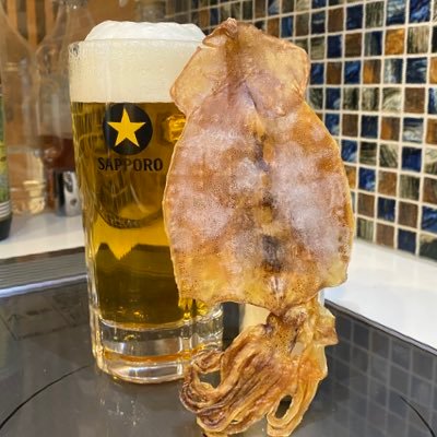 お酒が好きで毎日飲んでるおばさんです。ビールを中心に何でも飲みます🍺🍷🍶🥃🍾🍸。ずぼらでも作れる晩ご飯レシピをネットで探して晩酌。酒飲みは皆仲間🍻😆。🍜🐟♨️も好き。家族＝夫👨、男児×2👦👦、兎🐰＝🌕