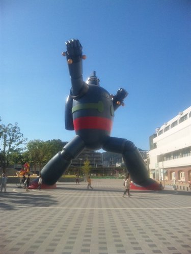 40手前のオジサンです。職業柄食べるのが大好きでこんな体型に・・・
少しダイエットを考えている今日この頃です。