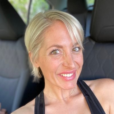 fineapple82's profile picture. 