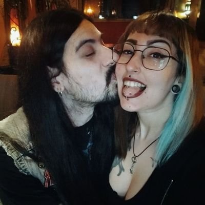 Acuario.
💜@__Laevateinn es mi luz💜
En mi pueblo me llaman El Heavy pero sólo es postureo
El alcohol fue la causa y solución de todos mis males