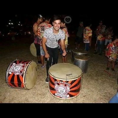 Mi vida es lo mas junto a mi familia los amo y disfruto dia a dia de ellos y es eso lo esencial para seguir de pie y mirando hacia el futuro