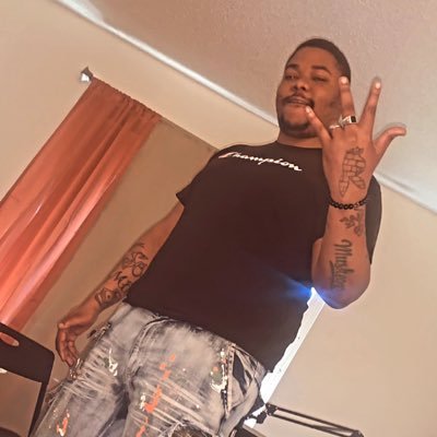 BigApe Julio 27 Y/O Muskegon MI. Artist (Features And Booking DM serious inquires only)