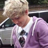 ky (@lwtschrry) 's Twitter Profile