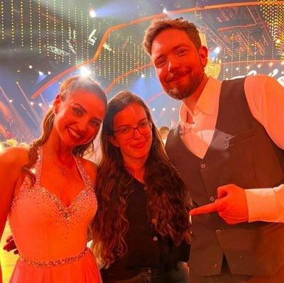 21
Angehende Journalistin, 
die am liebsten nur über Let's Dance quatschen wollen würde 💃🎉

🔥 TANZEN IST MEIN LEBEN 🔥
💫Instagram FP: letsdance_life💫