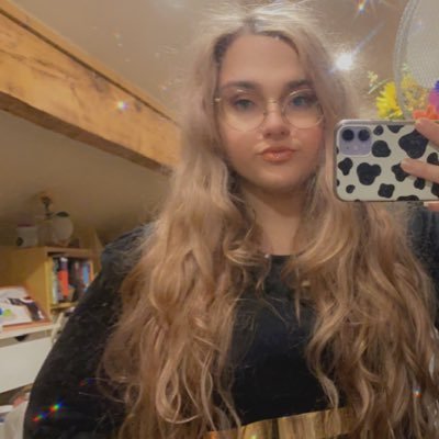 fkthetile's profile picture. 28 ✌🏼 insta | laurarebeccaxo