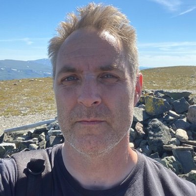 Liberal (lawful good). Hemvärnet sedan 2002. Far till döttrar. KTH F-97:a. Programmerar, observerar.