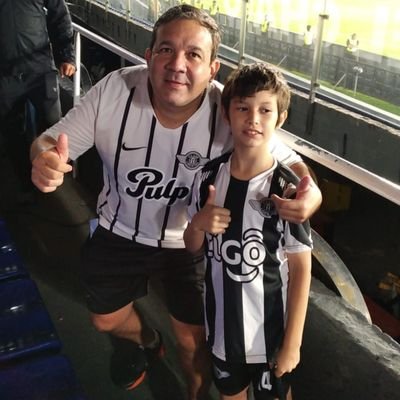 La familia lo primero, Humildad ..gumarelo del Alma🏁... deportista full..
fútbol ⚽ padel 🎾
tenis🎾