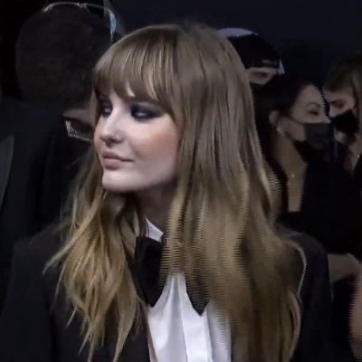 maneglow's profile picture. 20 | alone at parties