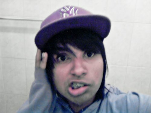 Baixista da @ferkoldmusic... Amo escrever minhas musicas
Mas o q mais amo e quando alguem se identifica com elas ^^