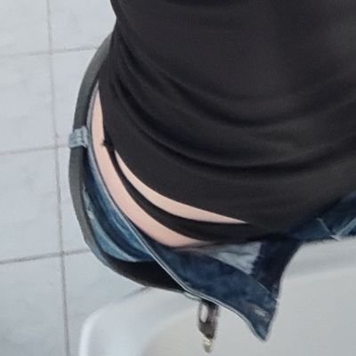 24
nezkušená ale hravá