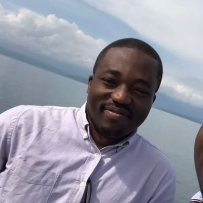 Ingénieur Technicien, passionné du développement web, jeune entrepreneur. J'adore ma femme et son seul adversaire c'est mon Ordinateur.