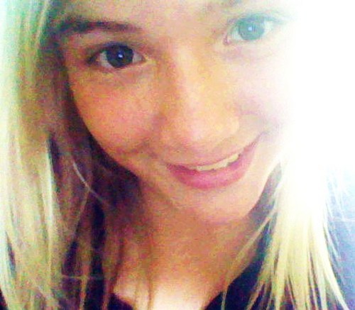 QyOuRmOm's profile picture. Im under the influence of softball,Txting ;P, dancing like a crazy old lady ;)