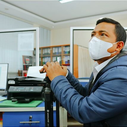 DenilDahler's profile picture. A happy father with two kiddos | Penikmat satire paruh waktu