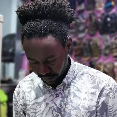 HleemOmer's profile picture. زرعت بيك آخر امل
                       اسمرتي سدره منتهى 
ويا سدره ام صفقا عراض ضلك رمى........!