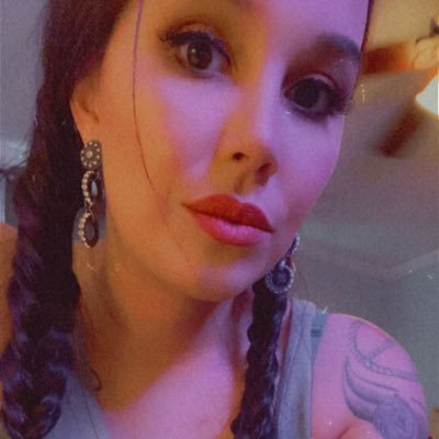 lindz_jayde91's profile picture. it takes two to make a thing go right ☕️🍺