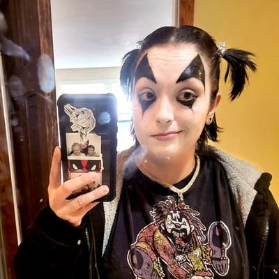 Gigglezdaklown. Juggalette for life. Mom of 2. Sad girl life. MMFWCL! WHOOP WHOOP!