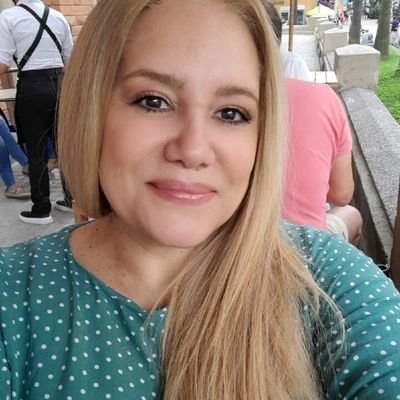 Casada. Cristiana,Amo los animales🐶♥️Colombia♥️
Secretariado bilingüe
Negocios Internacionales
Diseño de modas
Diseño gráfico
Teología
#SoyCabal