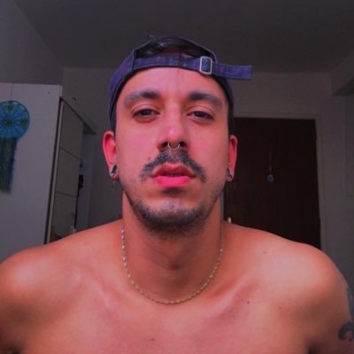 _aoleu's profile picture. eu amo usar metáforas para explicar sentimentos