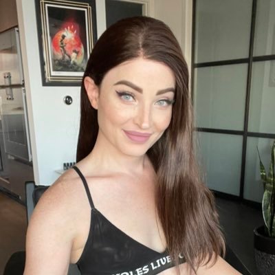 18+ | 2020 AVN and XBIZ Trans Performer of the Year, anal size queen and all around filthy piggy.