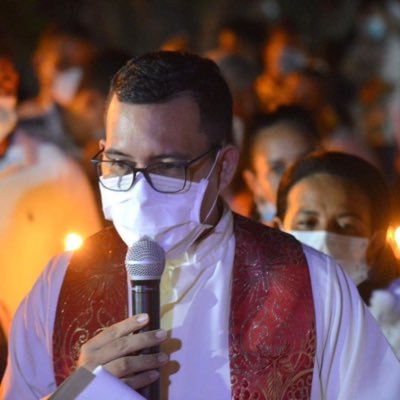 Sacerdote. Talaigüero de la depresión Momposina que cree, ama y sigue a Jesucristo.