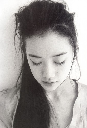 상처가 있음으로 세상을 더 넓게 보게 되었다.사람한테 받은 상처 사람으로 치유하려니 사람이 좋다.나와 다른 사람도 내가 포용 할 수 있을까? 시대를 온전히 살아가다. 모두가 행복해지길 바래:),비밀스러운 사람이 될테야..^~^~*