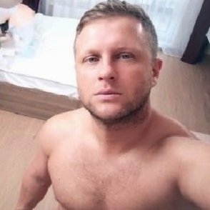 Moro em São Carlos-SP, nasci em 1984, sou 100% heterossexual e estou solteiríssimo por enquanto.
