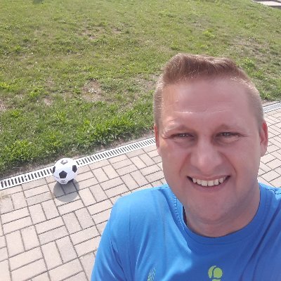 Nigdy nie rezygnuj z marzenia, tylko dlatego, że zrealizowanie go wymaga czasu. Czas i tak upłynie