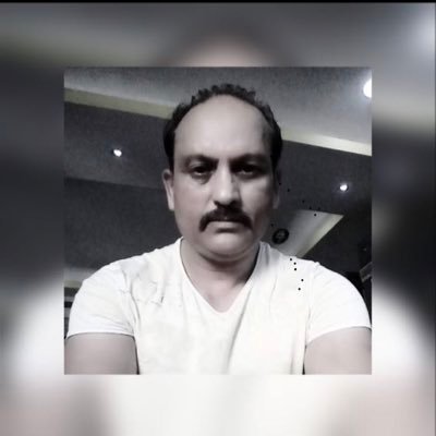 मेरा विरोध करना संभव ही नहीं असंभव है मैं जब जब भी बिखरा हूँ बड़ी तेज़ी से निखरा हूँ
