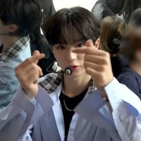 ✰¹⁷ (@seolvq) 's Twitter Profile