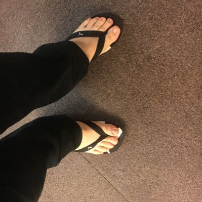 🔞 #gayfeet #gayparis #ballstretching #circumcised #malefeet cherche lécheur de pieds à Paris ou jolis pieds à lécher / snap et les pompeurs : t0mparis013