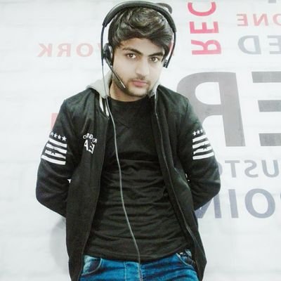 usman450's profile picture. 