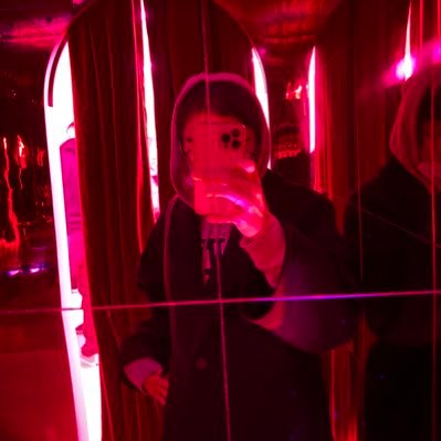 Avyourss's profile picture. She/her