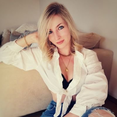 Gaming, acting, fitness, cosplay; Admin of official Tomb Raider Fansite 'Tomb Raider Web' & official Tomb Raider Localization Ambassador - Instagram: anibelle.x