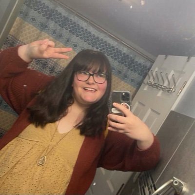neonatal nurse 👩🏻🍼👶🏼🎀 i like to read, watch hockey, spend money, & listen to basic white girl music 🤷🏻♀️