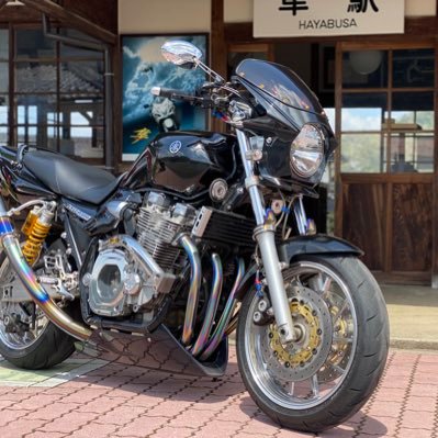 晴れの休日は基本バイク乗ってる生粋のバイク馬鹿！見かけたらお気軽に声掛けて下さい🤣