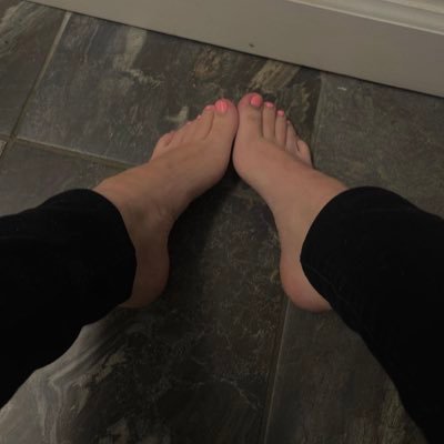 New account 😋 Daily feet pics for you feet lovers DM me for pricing and special requests! $BunniiXFeet SERIOUS BUYERS ONLY