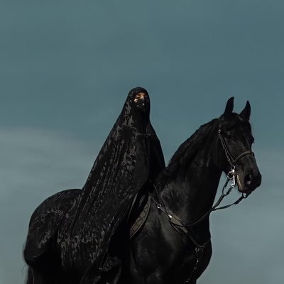 أنبذ أحلام اليقظه ،أجُيد كشف مكامن القوة والنقص ،تحبطني حكايات هذا الجيل ،ضالة المؤمن لا مكان لها في غير #القرآن ، ولائي لـ #السعودية_العظمى🇸🇦