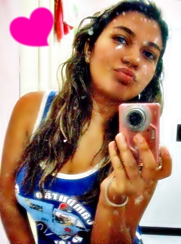 Sou Pisciana, 17 anos , personalidade forte, impaciente, mas sensível aos sentimentos dos outros e respondo com simpatia a quem me trate bem!!! rsrs