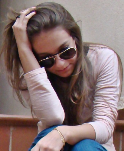 Nunca mude seu jeito de ser. Quem gosta de você, não te modifica, te completa. http://t.co/RqFba2YfGF